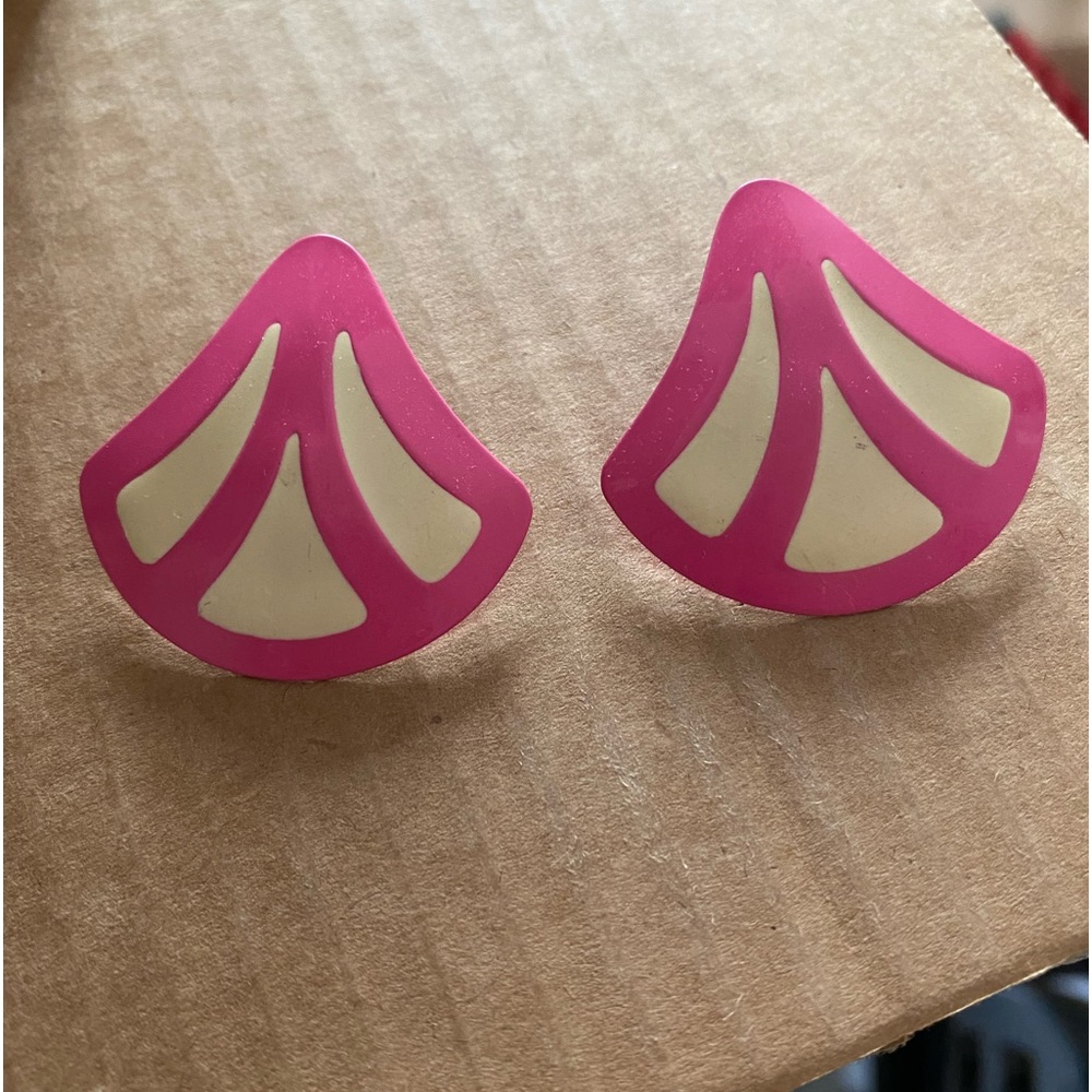 80’s hot pink/beige modern metal earrings